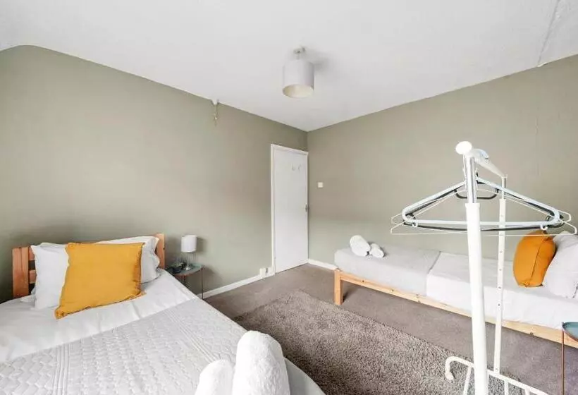Bridgecity 4 Bedroom Luxurious House In Heart Of Maidstone