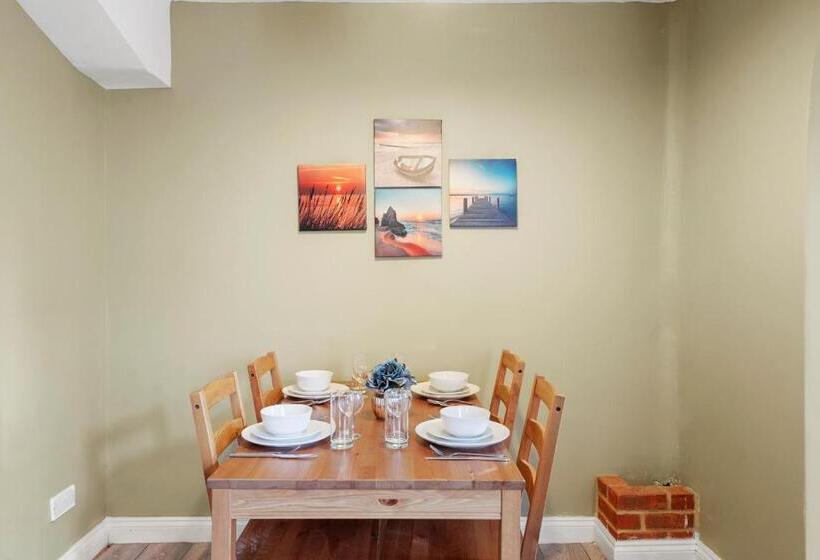 Bridgecity 4 Bedroom Luxurious House In Heart Of Maidstone