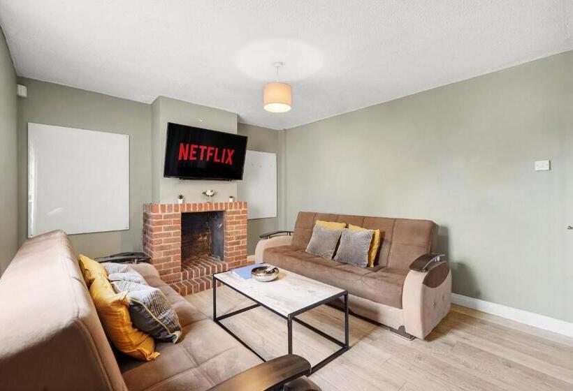 Bridgecity 4 Bedroom Luxurious House In Heart Of Maidstone