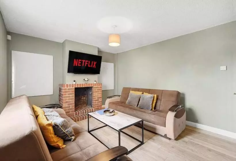Bridgecity 4 Bedroom Luxurious House In Heart Of Maidstone