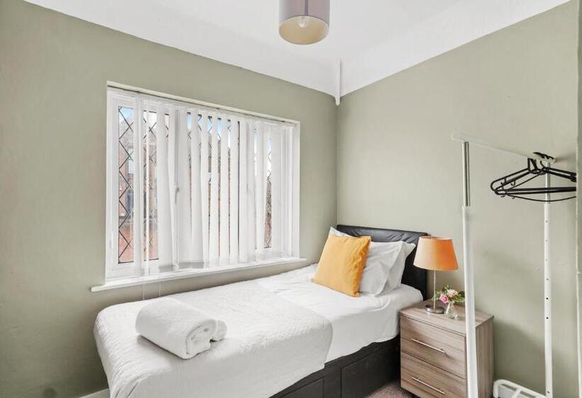 Bridgecity 4 Bedroom Luxurious House In Heart Of Maidstone