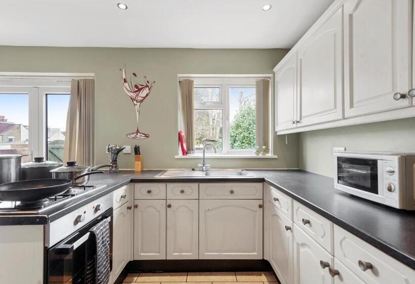 Bridgecity 4 Bedroom Luxurious House In Heart Of Maidstone