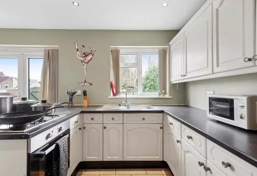 Bridgecity 4 Bedroom Luxurious House In Heart Of Maidstone