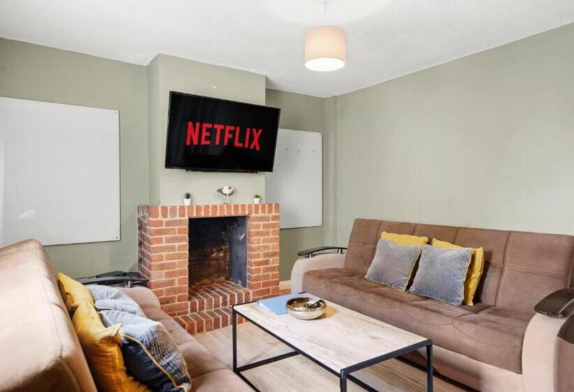 Bridgecity 4 Bedroom Luxurious House In Heart Of Maidstone