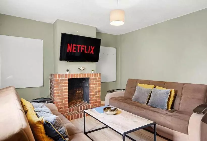 Bridgecity 4 Bedroom Luxurious House In Heart Of Maidstone