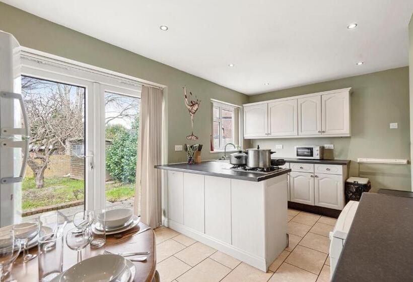 Bridgecity 4 Bedroom Luxurious House In Heart Of Maidstone