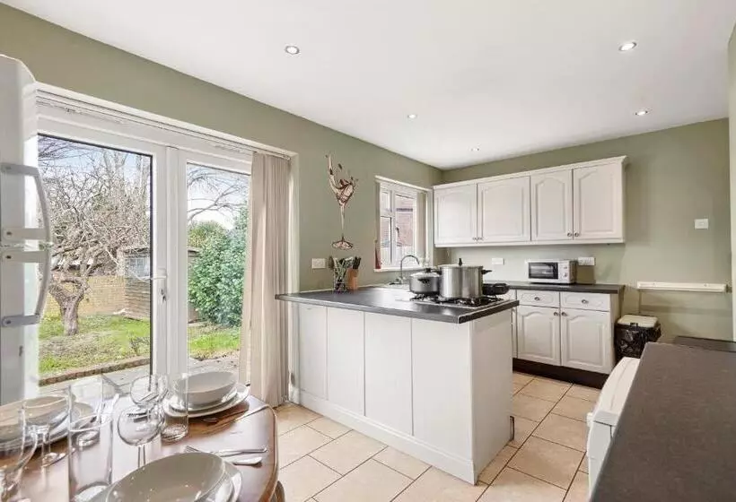 Bridgecity 4 Bedroom Luxurious House In Heart Of Maidstone