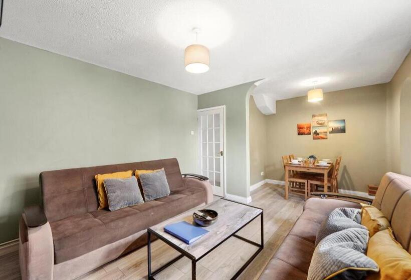 Bridgecity 4 Bedroom Luxurious House In Heart Of Maidstone