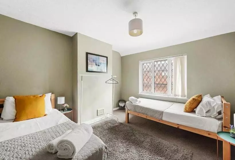 Bridgecity 4 Bedroom Luxurious House In Heart Of Maidstone