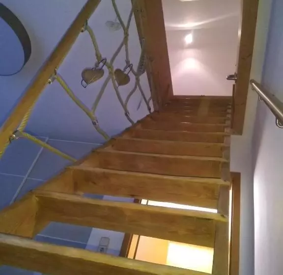 Pool, Pokale, Sauna, Billard, Kirche U. Viel Natur