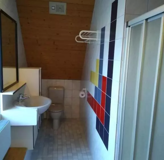 Pool, Pokale, Sauna, Billard, Kirche U. Viel Natur