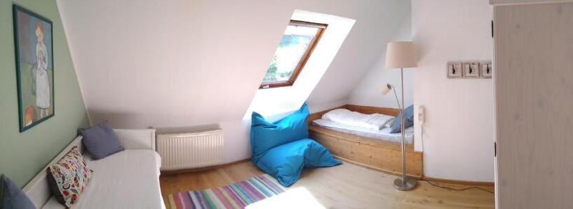 Pool, Pokale, Sauna, Billard, Kirche U. Viel Natur