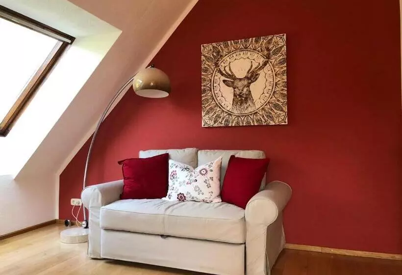 Pool, Pokale, Sauna, Billard, Kirche U. Viel Natur