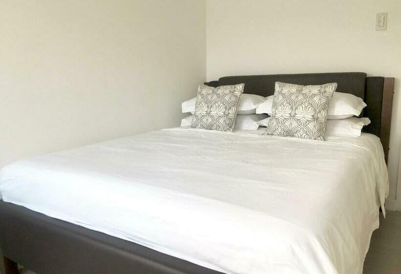 Azure Peaceful And Beachy Staycation