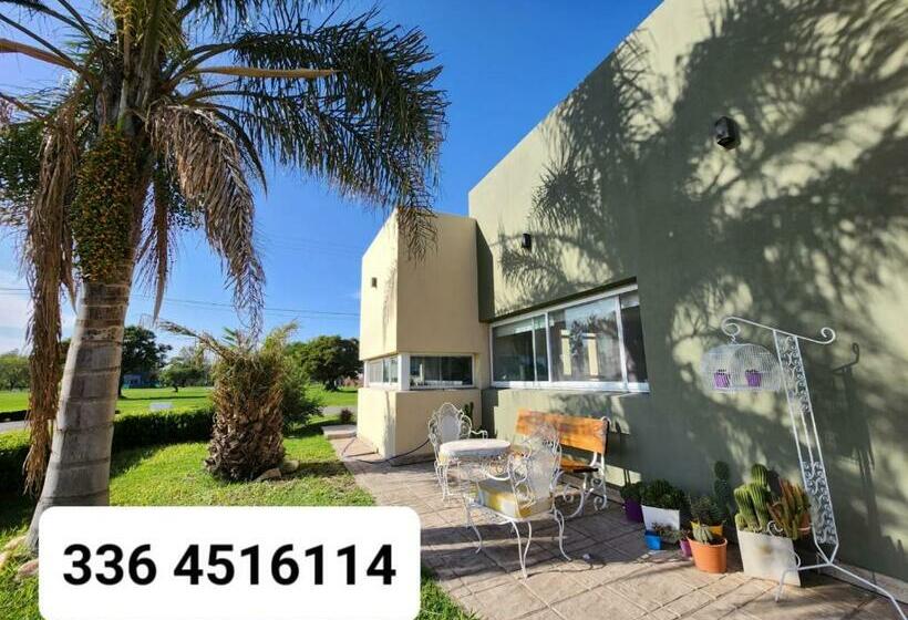 Casa En Club De Campo. Parque Y Pileta