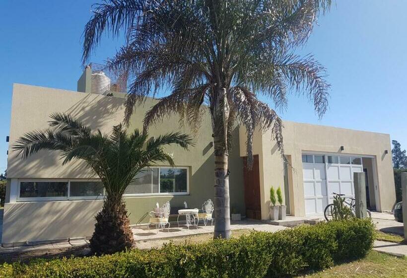 Casa En Club De Campo. Parque Y Pileta