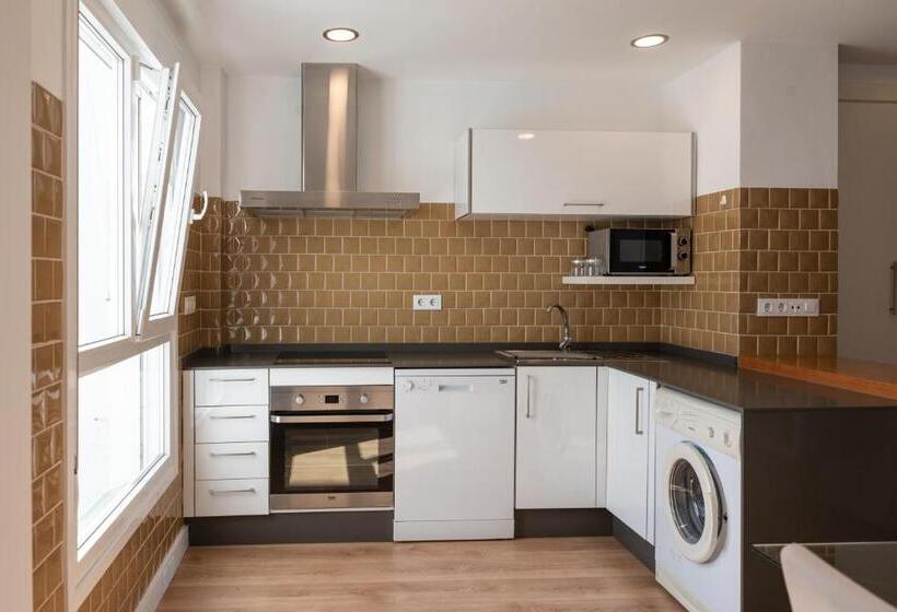 Conil A Pie De Playa Con Amplias Vistas Al Mar