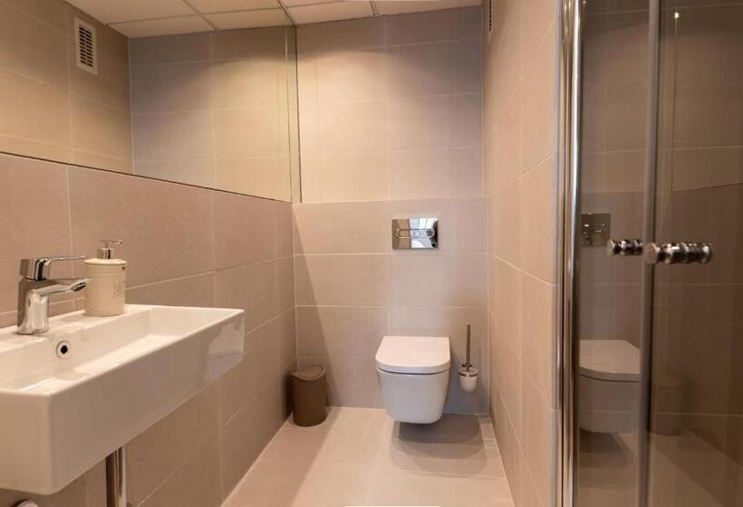 Conil A Pie De Playa Con Amplias Vistas Al Mar