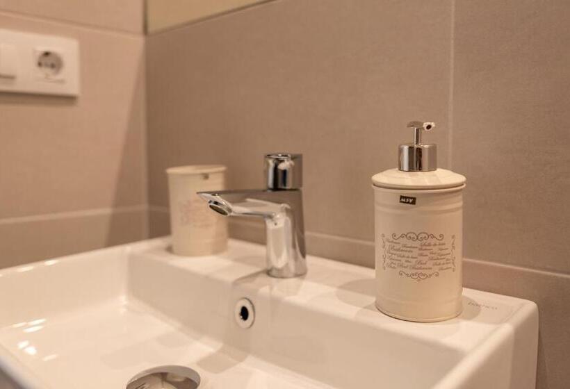 Conil A Pie De Playa Con Amplias Vistas Al Mar