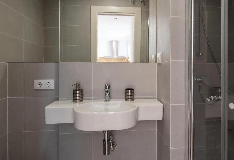 Conil A Pie De Playa Con Amplias Vistas Al Mar