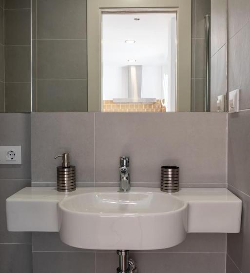 Conil A Pie De Playa Con Amplias Vistas Al Mar