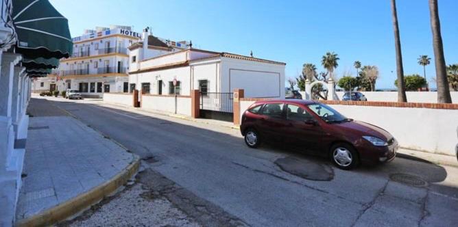Conil A Pie De Playa Con Amplias Vistas Al Mar