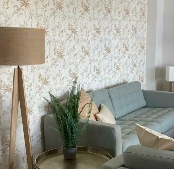 La Perla De La Bahía, Urbanización Gran Lujo