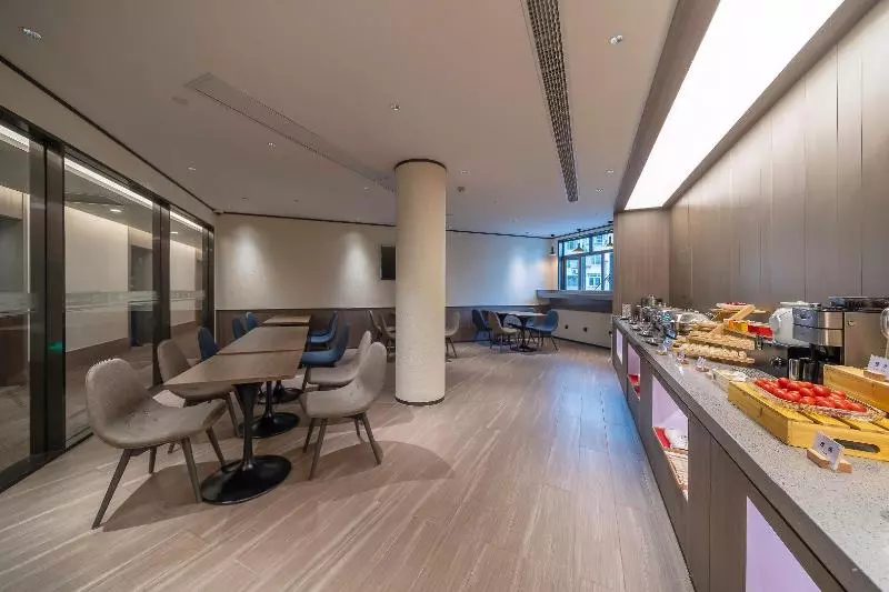 Hotelli Hanting  Shanghai Lujiazui Minsheng Road Metro Station