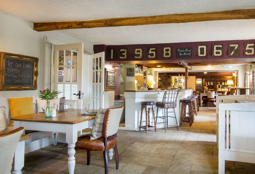 فندق Black Horse Inn