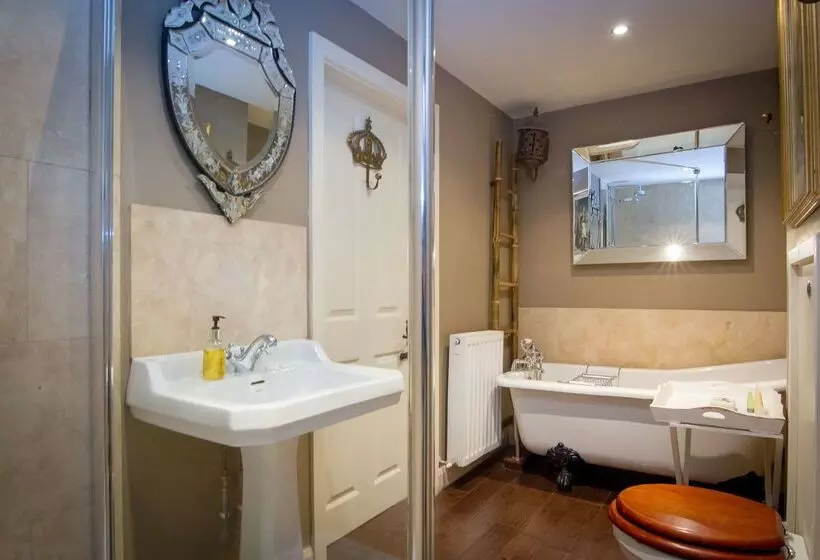 בית מלון כפרי Black Horse Inn