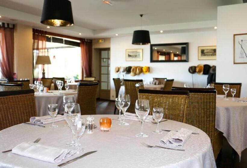 호텔 Hôtel   Restaurant La Chaloupe