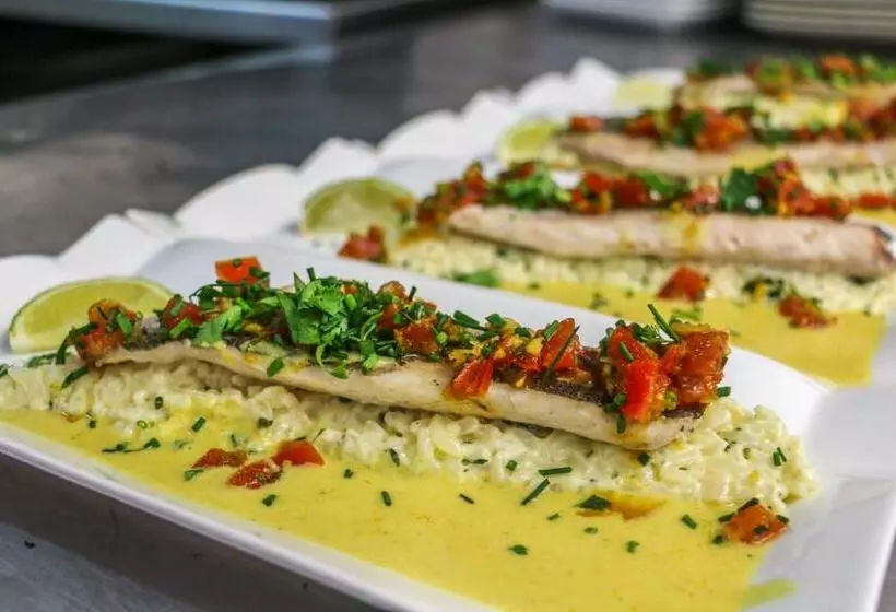 هتل Hôtel Restaurant La Chaloupe