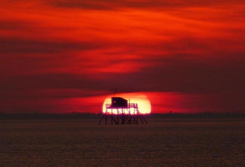 호텔 Hôtel   Restaurant La Chaloupe