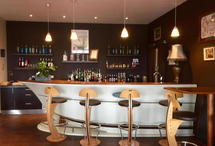 호텔 Hôtel   Restaurant La Chaloupe