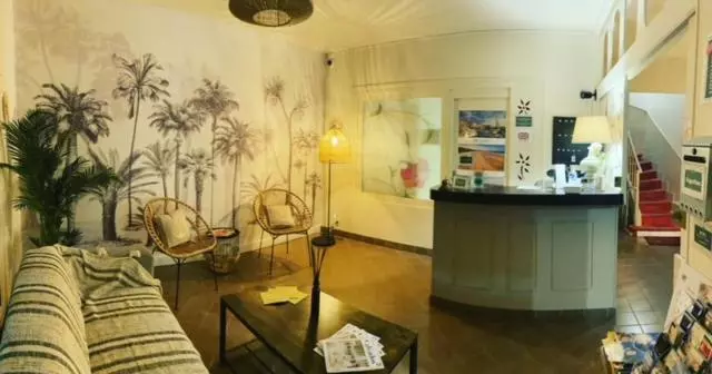 هتل Hôtel De La Côte Fleurie