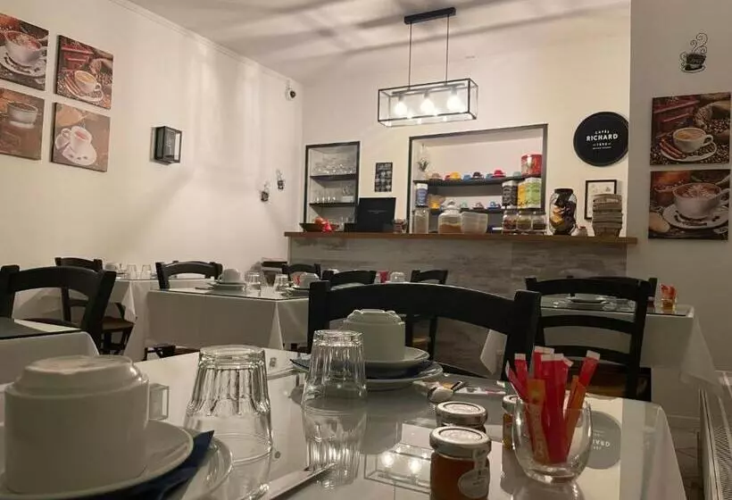 هتل Hôtel De La Côte Fleurie