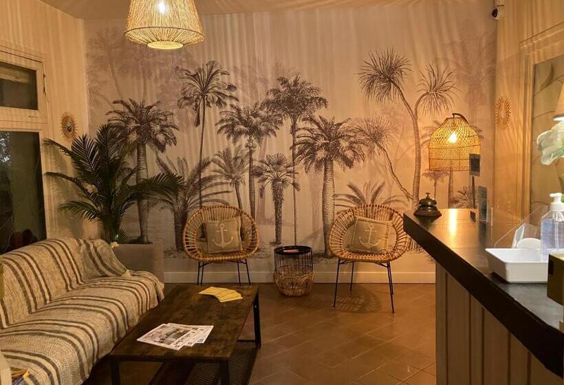 هتل Hôtel De La Côte Fleurie