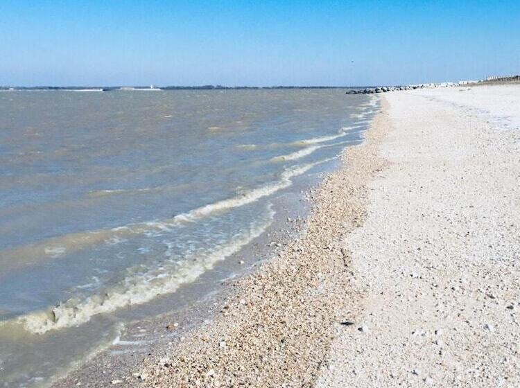 호텔 Hôtel   Restaurant La Chaloupe