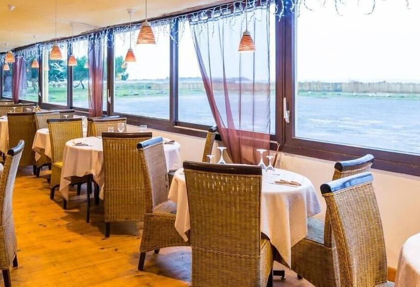 호텔 Hôtel   Restaurant La Chaloupe