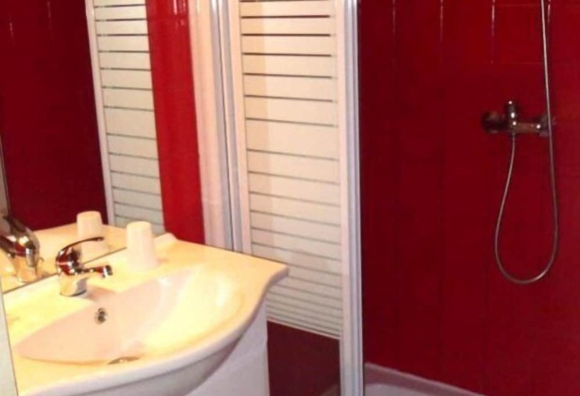 Отель Hôtel Les Colombes