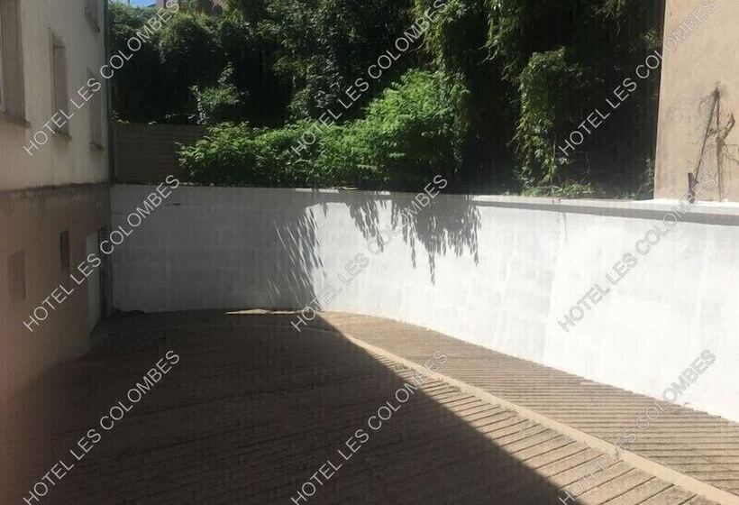 Отель Hôtel Les Colombes