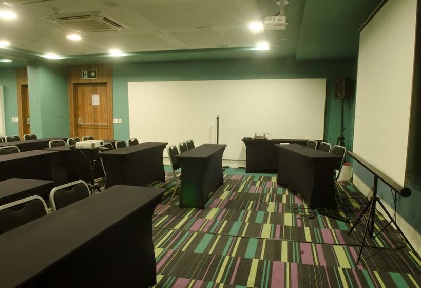 هتل Ibis Styles Confins Aeroporto