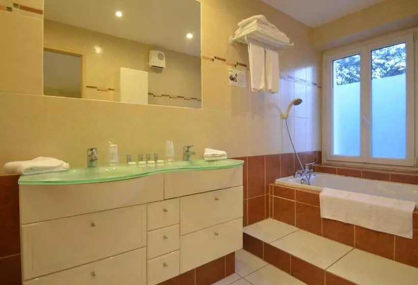 فندق Auberge De Bonpas Logis De France