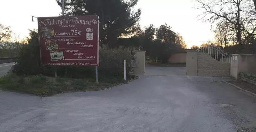 فندق Auberge De Bonpas Logis De France