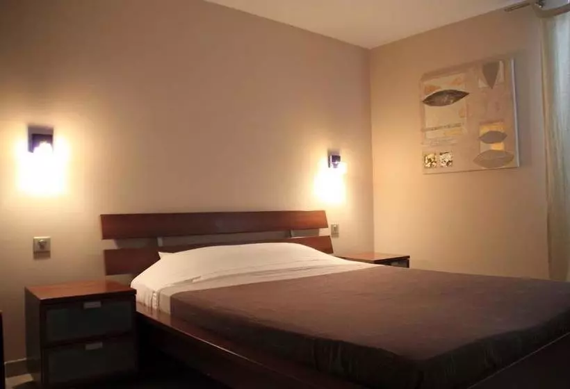 فندق Auberge De Bonpas Logis De France