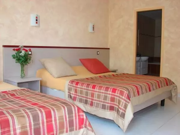 فندق Auberge De Bonpas Logis De France