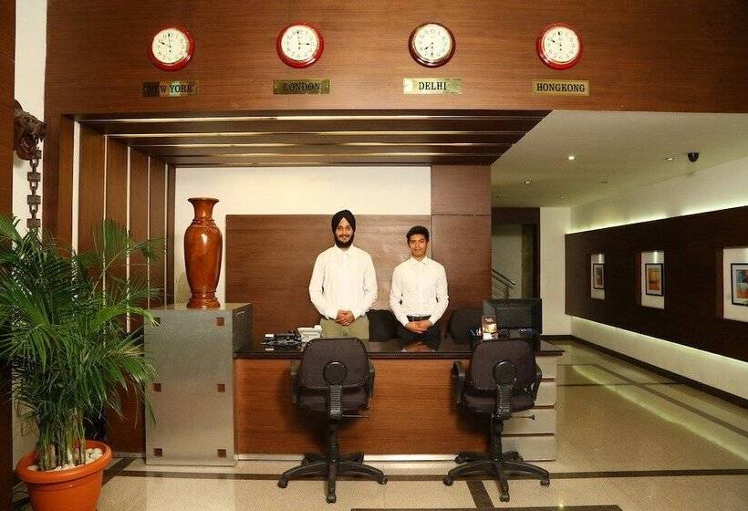 فندق Srinivas Saffron