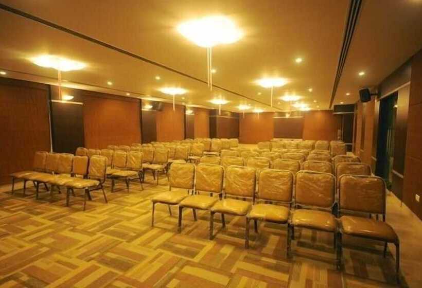 فندق Srinivas Saffron