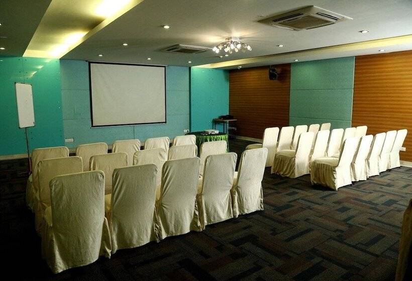 فندق Srinivas Saffron