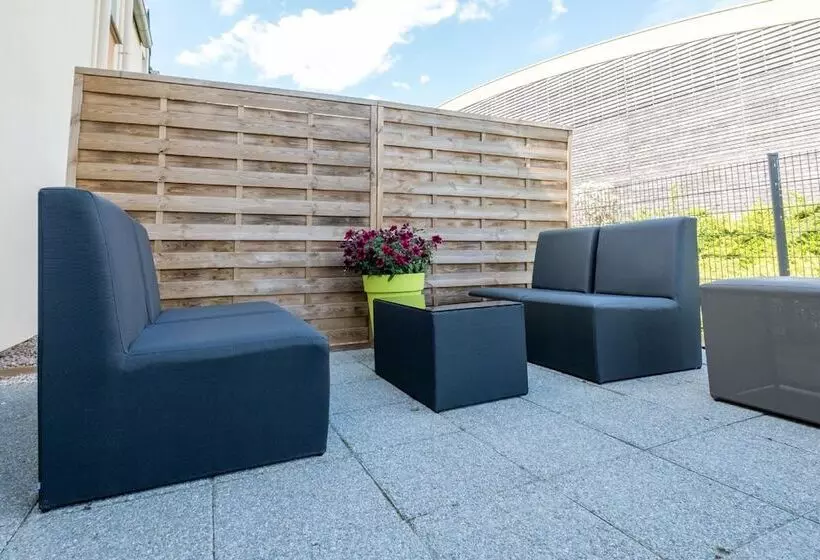 Отель The Originals City, Hôtel Acadine, Le Neubourg